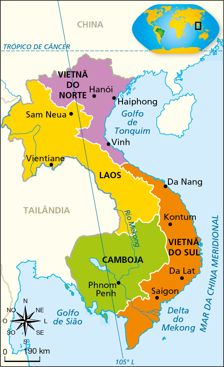 Mapa. A divisão da Indochina (1954). Destaque para o Sudeste Asiático. Sem legenda.
Em amarelo, Laos, com destaque para as cidades de Sam Neua e Vientiane. Em lilás, Vietnã do Norte, com destaque para as cidades de Hanói, Haipong e Vinh. Em laranja, Vietnã do Sul, com destaque para as cidades de Da Nang, Kontum, Da Lat e Saigon. Em verde, Camboja, com destaque para a cidade de Phnom Penh. No canto inferior esquerdo, rosa dos ventos e escala de 0 a 190 quilômetros.