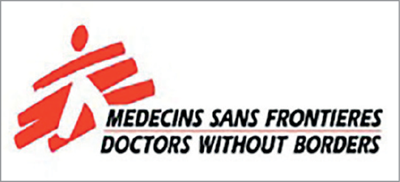 Logotipo. À esquerda, em vermelho e branco, ilustração com o formato de uma pessoa de braços abertos. À direita, texto em preto em duas linhas. Na linha de cima: Medicins sans frontieres. Na linha de baixo: Doctors without borders.