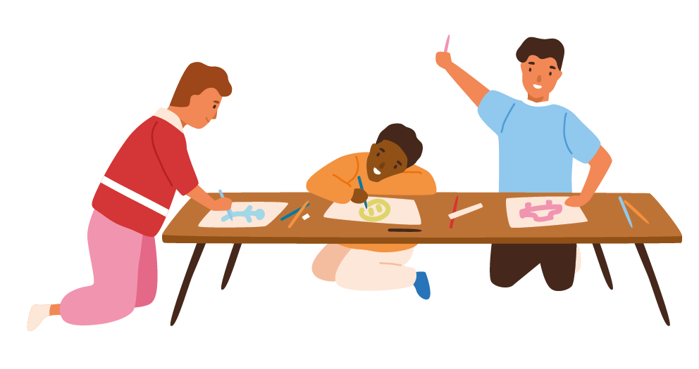Ilustração. Três crianças estão apoiadas em uma mesa marrom, segurando lápis na direção de folhas com desenhos.