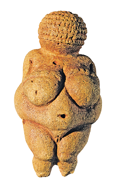 Escultura. Escultura marrom que apresenta a vista frontal de uma mulher nua com corpo robusto e superfície áspera. A região da cabeça apresenta aspecto granular.