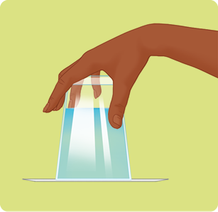 Ilustração. Uma mão segurando um copo, de cabeça para baixo, pela sua base, com água dentro e um papel tampando sua abertura.