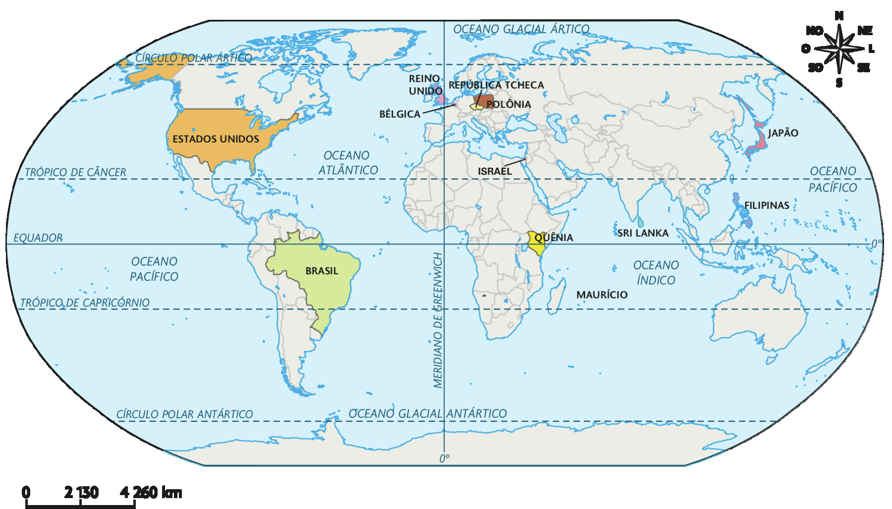 Mapa. Planisfério político (2018), com destaque para Estados Unidos, incluindo o Alasca, Brasil, Reino Unido, Bélgica, República Tcheca, Polônia, Israel, Quênia, Sri Lanka, ilhas Maurício, Filipinas e Japão. No canto superior direito, a rosa dos ventos e no canto inferior esquerdo, a escala: 2130 quilômetros por centímetro.