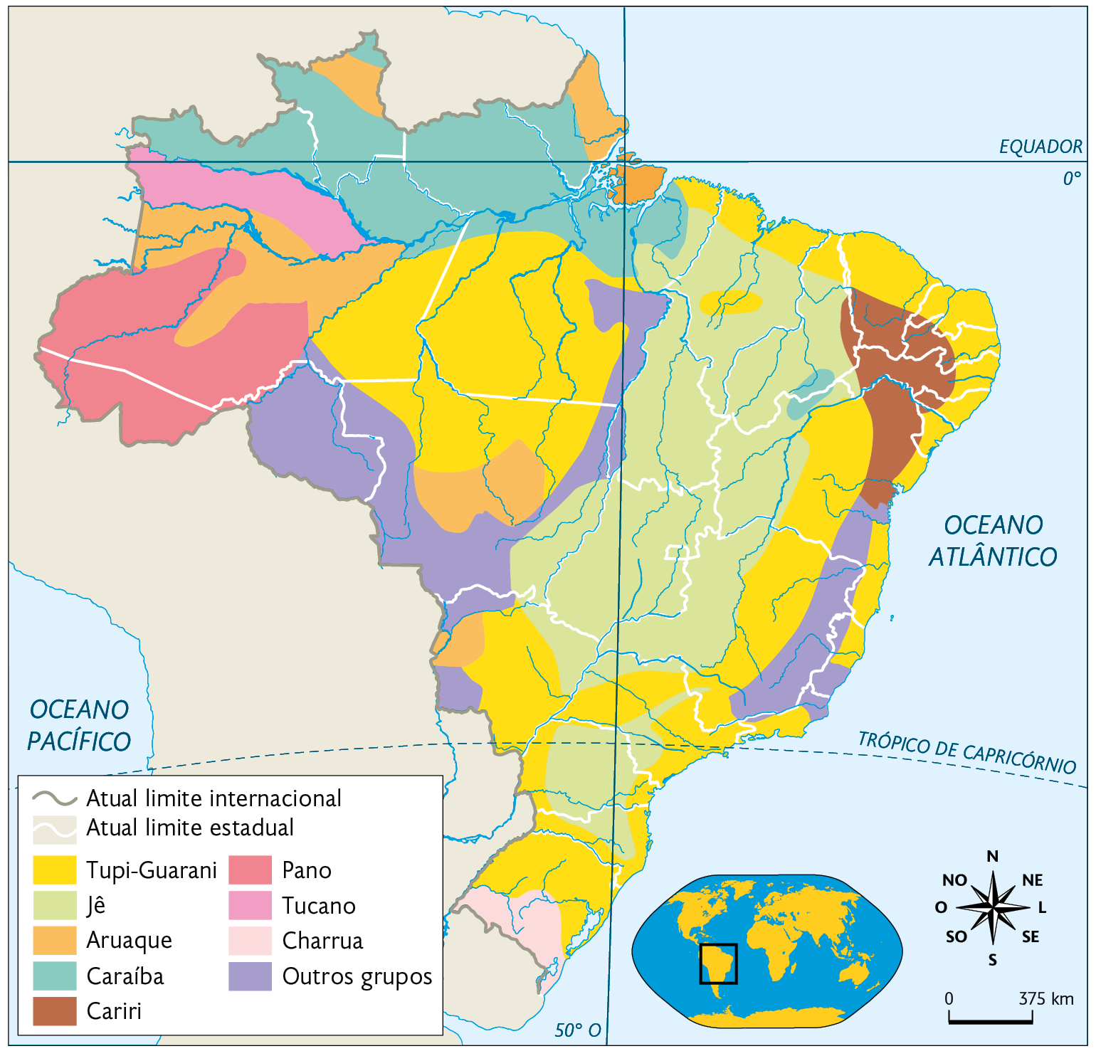 Mapa. Provável distribuição dos povos indígenas no Brasil em 1500. Tupi-Guarani: centro da Região Norte, litoral do Nordeste, Sudeste e Sul, área no norte e sul da Região Centro-oeste e grande parte do sul da região Sul. 
Jê: centro-norte do país e porção central da Região Sul. Aruaque: centro do Mato Grosso, faixa no oeste do Amazonas, áreas no norte de Roraima, do Amapá, Pará e oeste do Mato Grosso do Sul. Caraíba: faixa no norte da Região Norte. Cariri: interior da Região Nordeste. Pano: sudoeste do Amazonas e todo o Acre. Tucano: faixa no norte do Amazonas. Charrua: porção sul do Rio Grande do Sul. Outros grupos: centro-oeste, faixa vertical na região central, e no leste, e todo o estado de Rondônia. No canto inferior direito, mapa de localização, planisfério destacando a região descrita, a rosa dos ventos e a escala: 375 quilômetros por centímetro.