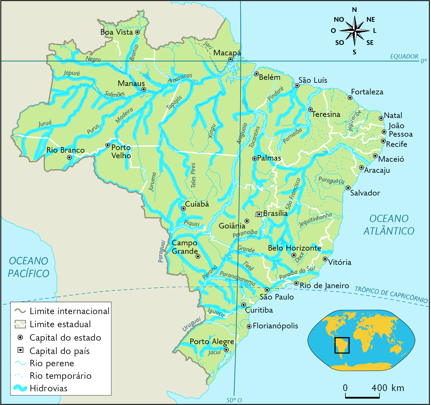 Mapa. Brasil: principais hidrovias (2017). Na Região norte: Negro, Japurá, Branco, Amazonas, Purus, Tapajós, Juruá, Madeira, Araguaia, Xingu, Tocantins. Na Região Nordeste: Parnaíba, São Francisco. No Centro-oeste: Juruena, Teles Pires, Piqueri, Paranaíba. No Sudeste: Grande, Tietê, Paranapanema, Paraíba do Sul.
No Sul: Iguaçu, Jacuí, Uruguai. 
No canto inferior direito, mapa de localização, planisfério destacando a região descrita e a escala: 400 quilômetros por centímetro. No canto superior direito, a rosa dos ventos.