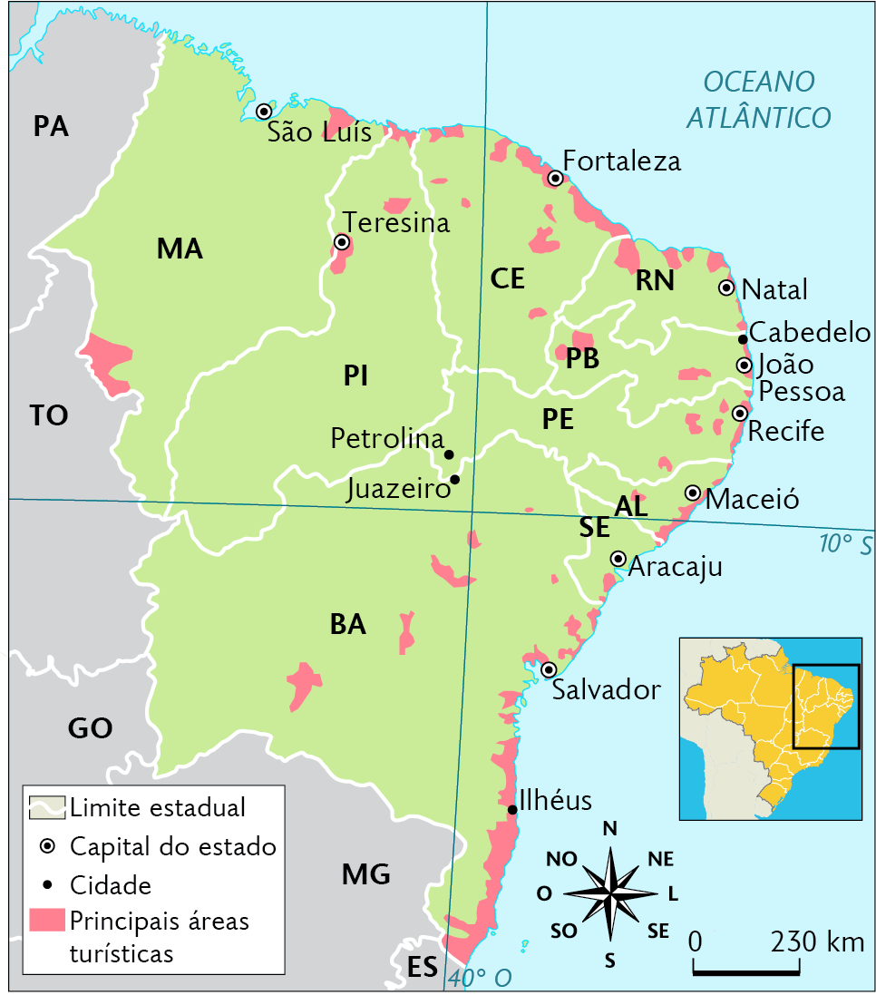 Mapa. Principais áreas turísticas do Nordeste (2019). 
Principais áreas turísticas: área no sudoeste e nordeste do Maranhão, norte do Piauí, áreas no norte e centro do Ceará, norte do Rio Grande do Norte, oeste e leste da Paraíba, leste do Pernambuco, centro e leste do Alagoas, leste de Sergipe, centro e litoral da Bahia. No canto inferior direito, mapa de localização destacando a região descrita, a rosa dos ventos e a escala: 230 quilômetros por centímetro.