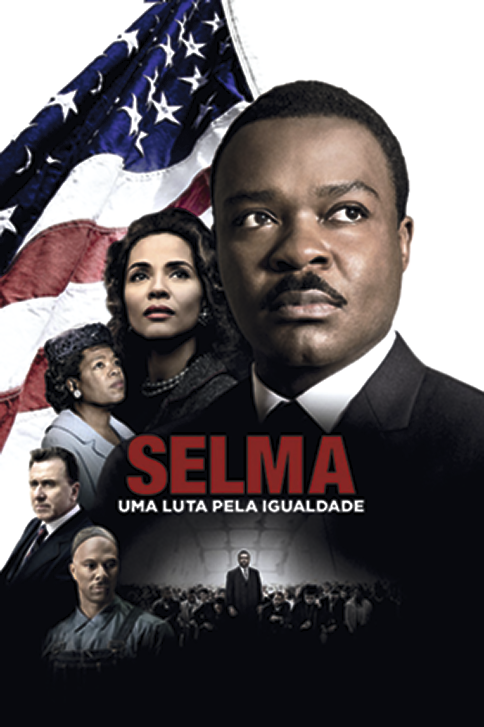 Capa de filme. Ao centro, o título: Selma, uma luta pela igualdade. Ao fundo, foto de um homem negro em frente de quatro pessoas. Ao fundo, a bandeira dos Estados Unidos.