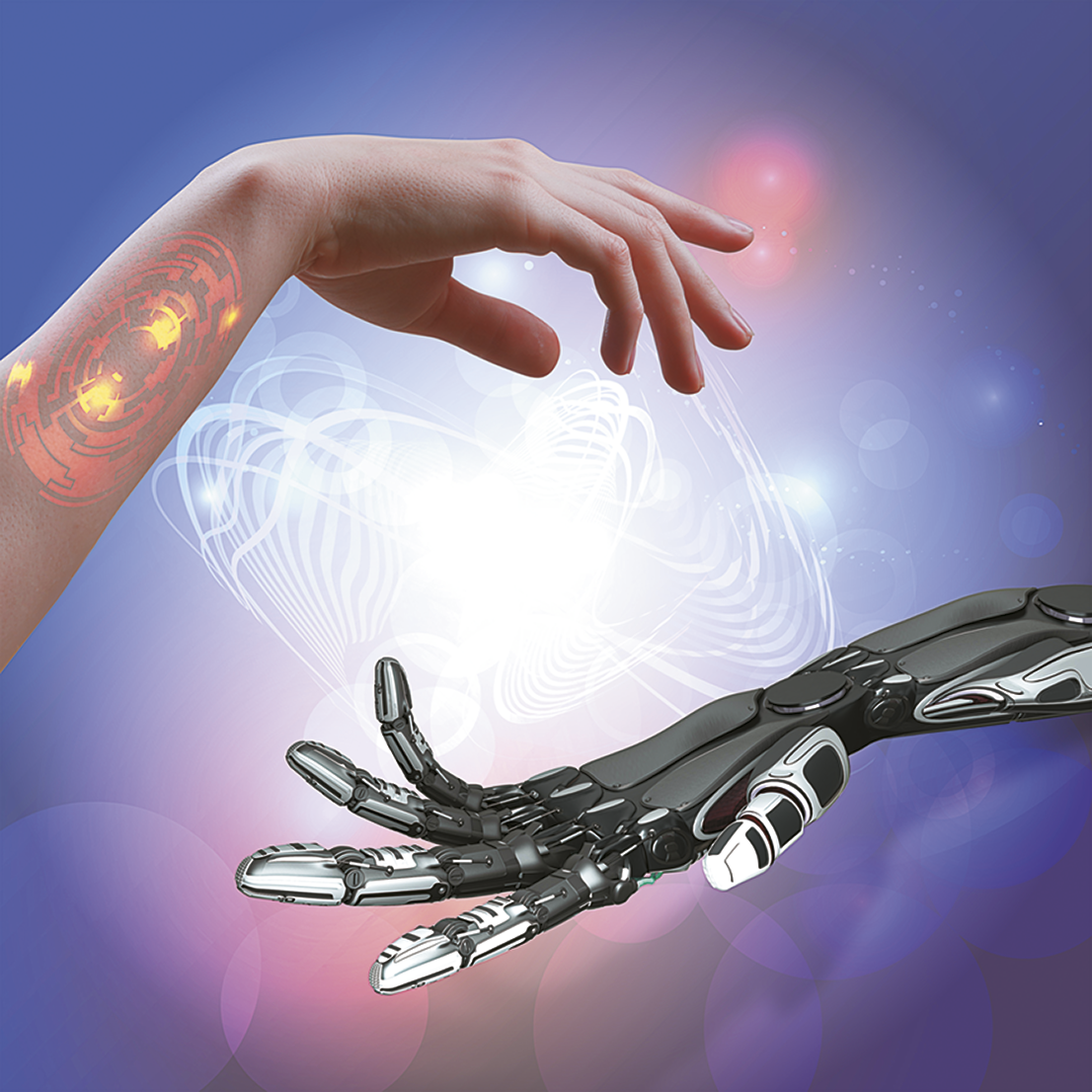 Ilustração. Uma mão humana sobre uma mão robótica. Há uma marca luminosa no braço da pessoa.
