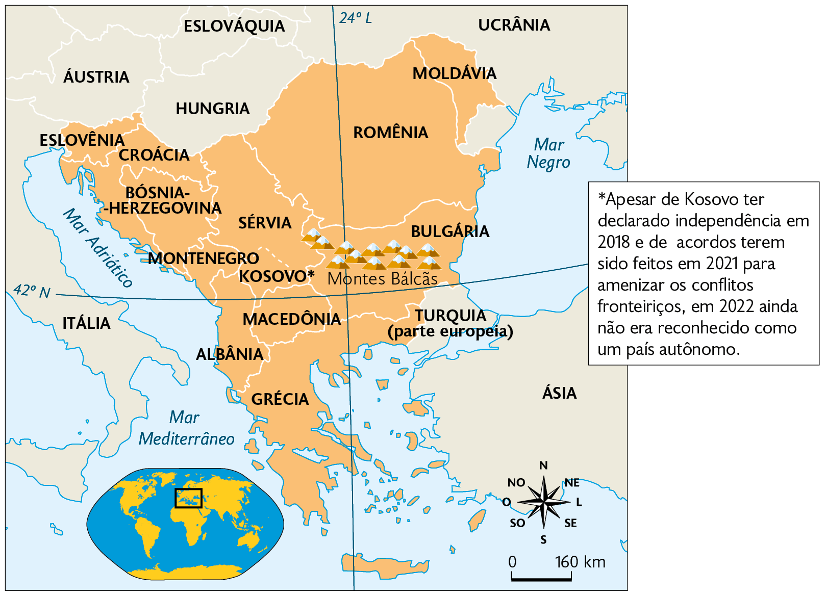 Mapa. Península dos Bálcãs – fronteiras na atualidade (2021). Moldávia, Romênia, Eslovênia, Croácia, Bósnia-Herzegovina, Sérvia, Montenegro, Kosovo, Macedônia, Albânia, Grécia e Bulgária com os Montes Bálcãs. Na parte inferior, à esquerda, mapa de localização, planisfério destacando a região descrita, à direita, à rosa dos ventos e a escala: 160 quilômetros por centímetro. Apesar de Kosovo ter declarado independência em 2018 e de acordos terem sido feitos em 2021 para amenizar os conflitos fronteiriços, em 2022 ainda não era reconhecido como um país autônomo.