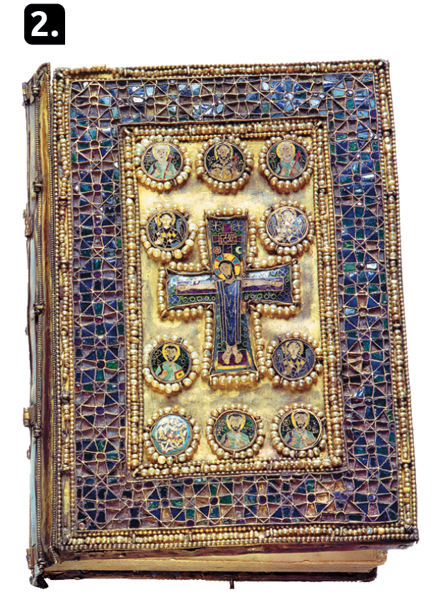 Fotografia 2. Capa de um livro grande composto por pedras azuis e detalhes dourados. No centro, há uma cruz. Ao redor da cruz, dez pequenos círculos.