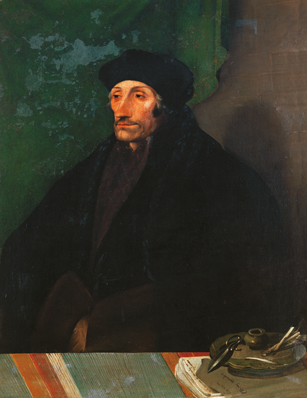 Pintura. Erasmo, um homem, com bigode, usando chapéu e roupas pretas, está sentado. Na frente, uma mesa com objetos sobre ela.