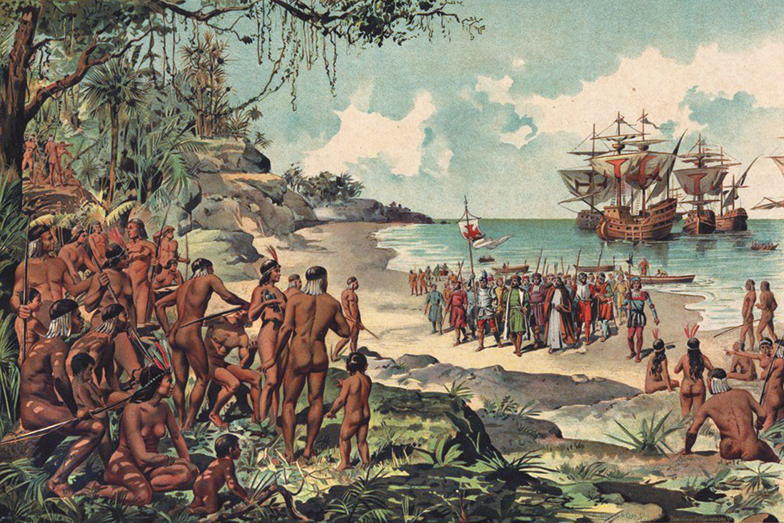 Gravura. À esquerda, há um grupo de indígenas olhando na direção da praia, onde há um grupo de pessoas com roupas coloridas segurando uma bandeira branca com uma cruz vermelha no meio. Ao fundo, oceano e embarcações a vela.