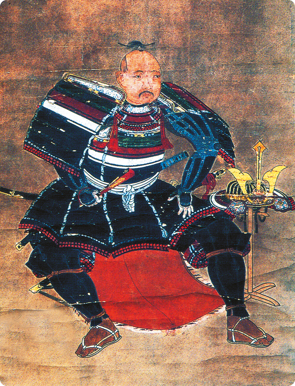 Xilogravura. Um homem, usando uma armadura com ombreiras, saia e proteção nas pernas e uma espada pendurada na cintura, está sentado. Ao lado, um capacete com detalhes em dourado.