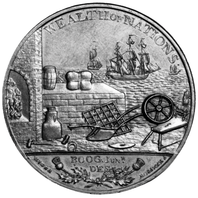 Fotografia. Verso de moeda com detalhes em relevo de uma mesa com objetos e um tear. Ao fundo, embarcações a vela em um corpo de água.