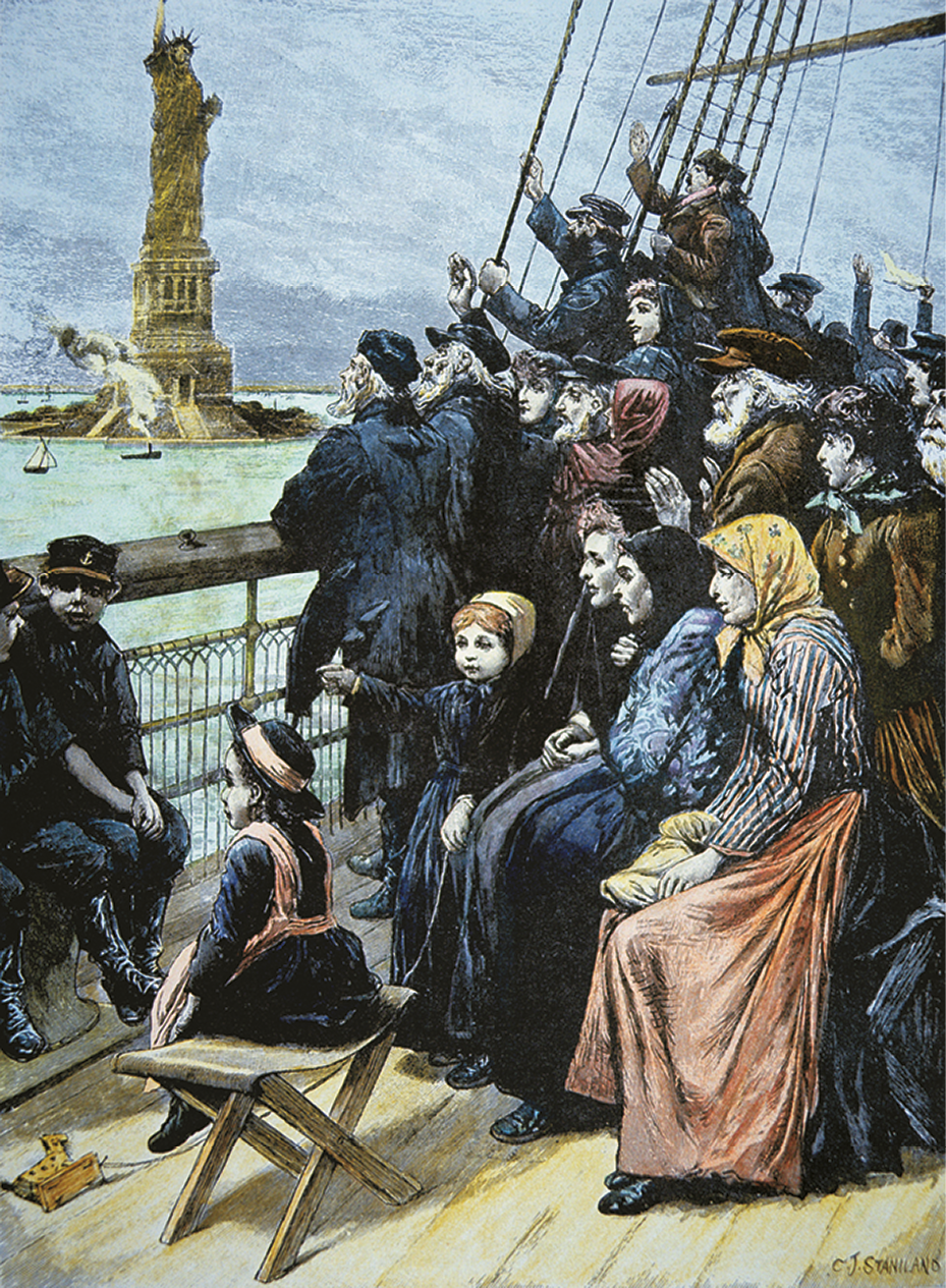 Litogravura. No primeiro plano, homens, mulheres e crianças dentro de uma embarcação olhando na direção de uma escultura, sobre o corpo de água, de uma mulher usando coroa, vestido ao redor do corpo e uma das mãos erguidas.