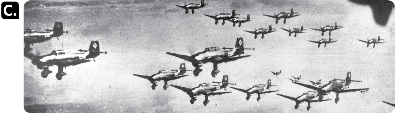 Fotografia em preto e branco 'C'. Diversos aviões alinhados no céu.