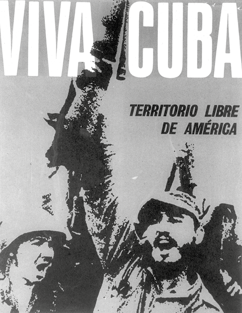 Cartaz. Na parte superior, o texto: VIVA CUBA. TERRITORIO LIBRE DE AMÉRICA. Abaixo e ao centro, um homem erguendo uma arma. Ao redor, outros homens.