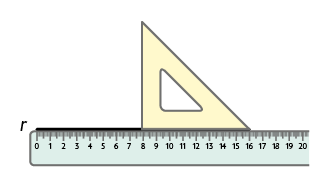Ilustração de um esquadro com um de seus 3 lados sobre uma régua e há uma reta R desenhada acima da régua e à esquerda do esquadro.