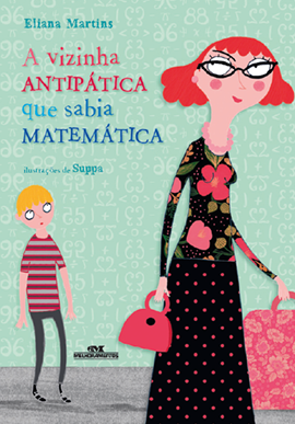 Capa do livro 'A vizinha antipática que sabia Matemática'. Há uma ilustração de duas pessoas: uma mulher à frente e um menino, ao fundo. A mulher tem cabelo curto e vermelho, usa óculos, está com uma blusa florida, uma bolsa pequena em uma mão e na outra mão, uma sacola grande. O menino tem cabelo amarelo, está com uma roupa listrada e está olhando para a mulher.