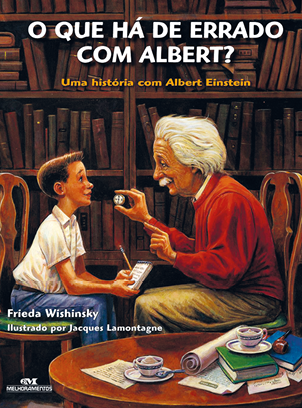 Capa do livro 'O que há de errado com Albert?: uma história com Albert Einstein'. Ilustração de um idoso (Albert Einstein) e um menino sentados em cadeiras de uma biblioteca. Ele está mostrando para o menino alguma coisa que está em sua mão e o menino está atento, olhando para o idoso e com um bloco de notas e um lápis nas mãos.  