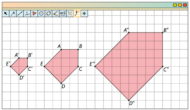 Ilustração de uma malha quadriculada na tela de um computador com diversos ícones de ferramentas e o ícone de 'Homotetia', selecionado. Há 3 pentágonos: com vértices A linha, B linha, C linha, D linha, E linha e lados com 1 unidade; com vértices A, B, C, D, E e lados com 2 unidades; com vértices A duas linhas, B duas linhas, C duas linhas, D duas linhas, E duas linhas e lados com 4 unidades.