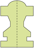 Ilustração. De uma figura recortada na dobra de uma folha de papel que agora foi aberta reproduzindo a mesma figura do outro lado formando uma única figura simétrica com o eixo de simetria exatamente na dobra do papel que está indicado por uma linha pontilhada. A figura apresenta 13 lados, o primeiro possui um formato curvo, o segundo adjacente a este lado curvo, está verticalmente com relação à base da folha de papel, o terceiro está horizontalmente, o quarto verticalmente, o quinto levemente diagonal quase horizontal, o sexto, pequeno traço horizontal, o sétimo um traço diagonal, o oitavo, um traço horizontal, o nono, um traço vertical, o décimo, um traço horizontal, o décimo primeiro um traço vertical, o décimo segundo, um traço horizontal e o décimo terceiro um traço vertical até a dobra do papel.