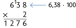 Algoritmo da multiplicação, de 638 vezes 2 resultando em 1276. Ao lado do algarismo 3 há um número 1. E há uma seta apontando para 638 e indicando 6,38 vezes 100.