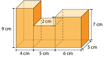 Ilustração de uma composição formada por dois paralelepípedos retângulos e um cubo. Um paralelepípedo tem 4 centímetros de comprimento, 5 centímetros de largura e 9 centímetros de altura. O cubo tem suas medidas de comprimento iguais a 5 centímetros. O outro paralelepípedo tem 6 centímetros de comprimento, 5 centímetros de largura e 7 centímetros de altura.