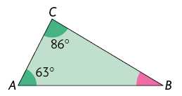 Ilustração de um triângulo de vértices A B C, com seus 3 ângulos internos demarcados: 63 graus, ângulo destacado em rosa e 86 graus. 