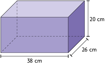 Ilustração de um paralelepípedo reto retângulo, com as dimensões: 20 centímetros de altura, 38 centímetros de comprimento e 26 centímetros de largura.