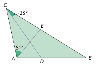 Ilustração de um triângulo A B C. Estão traçadas duas bissetrizes, uma do ângulo em C, com uma extremidade em D, e a outra do ângulo em A, com uma extremidade em E. Uma parte dividida do ângulo em A está demarcada e mede 51 graus. Uma parte dividida do ângulo em C está demarcada e mede 23 graus.