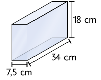 Ilustração de um recipiente em formato de paralelepípedo reto retângulo, com as dimensões: 7,5 centímetros de largura, 34 centímetros de comprimento e 18 centímetros de altura.