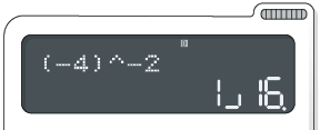 Ilustração do visor de uma calculadora com a operação: abre parênteses, menos 4, fecha parênteses, elevado a menos 2 e o resultado início de fração: numerador: 1, denominador: 16, fim de fração.