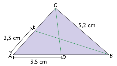 Ilustração de um triângulo A B C. Estão traçadas duas medianas: Uma com extremidade em B e em E, a outra com extremidade em C e em D. A distância entre C e B é 5,2 centímetros. A distância entre A e D é 3,5 centímetros. A distância entre A e E é 2,3 centímetros. 