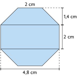 Ilustração de um octógono dividido em dois trapézios isósceles, com um retângulo entre eles. Medidas do retângulo: base: 4,8 centímetros, que coincidem com as bases maiores dos trapézios e com altura 2 centímetros. Trapézios: base menor: 2 centímetros e altura: 1,4 centímetro.
