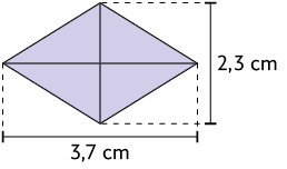 Ilustração de um losango com as duas diagonais traçadas formando ângulos retos na intersecção entre elas. A medida de comprimento da diagonal maior é 3,7 centímetros, e da diagonal menor é 2,3 centímetros.