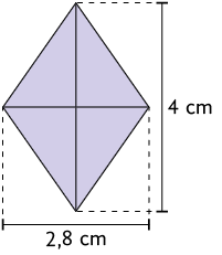 Ilustração de um losango com as duas diagonais traçadas formando ângulos retos na intersecção entre elas. A medida de comprimento da diagonal maior é 4 centímetros, e da diagonal menor é 2,8 centímetros.