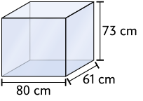 Ilustração de um recipiente em formato de paralelepípedo reto retângulo, com as dimensões: 61 centímetros de largura, 80 centímetros de comprimento e 73 centímetros de altura.