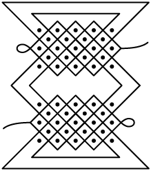 Ilustração de uma figura formada por um losango central e duas figuras semelhantes a um triângulo, um em cima e o outro embaixo. Entre os vértices em comum do losango e do triângulo,  há vários losangos menores com pontos dentro.