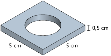 Ilustração de uma peça de ferro. A peça tem um formato de um paralelepípedo reto retângulo com um furo cilíndrico em seu centro. A peça tem dimensões: 0,5 centímetro de altura; 5 centímetros de comprimento e 5 centímetros de largura.