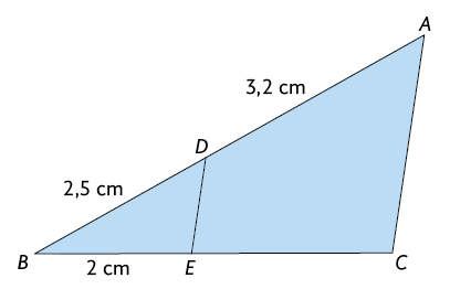 Ilustração de um triângulo A B C com um ponto D no lado A B e um ponto E no lado A C. Está traçado o segmento D E, paralelo ao lado B C do triângulo. Está indicado que B C mede 14 centímetros, C E mede 7 centímetros; o segmento E A mede 5 centímetros e o segmento A D mede 6 centímetros.