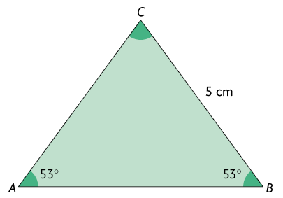 Ilustração de um triângulo A B C em que o lado C B mede 5 centímetros, o ângulo A mede 53 graus e o ângulo B mede 53 graus.