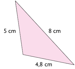 Ilustração de um triângulo em que o comprimento dos lados mede 4,8 centímetros, 5 centímetros e 8 centímetros.