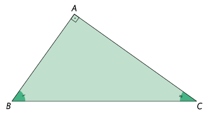 Ilustração de um triângulo retângulo A B C. O ângulo reto está demarcado no vértice A. Os outros dois ângulos também estão demarcados. Sobre o ângulo B há um pequeno traço, e sobre o ângulo C, há dois pequenos traços.