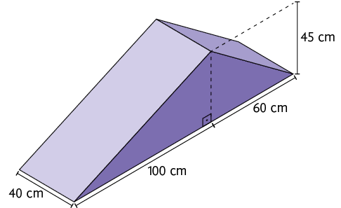 Ilustração de um prisma reto de base triangular. A altura do prisma tem medida 40 centímetros. A base do prisma é formada por um triângulo com 45 centímetros de medida de altura. Essa altura divide o triângulo da base em dois triângulos retângulos: o primeiro tendo a altura de 45 centímetros e a base com 60 centímetros, e o outro com a altura de 45 centímetros e base de 100 centímetros.