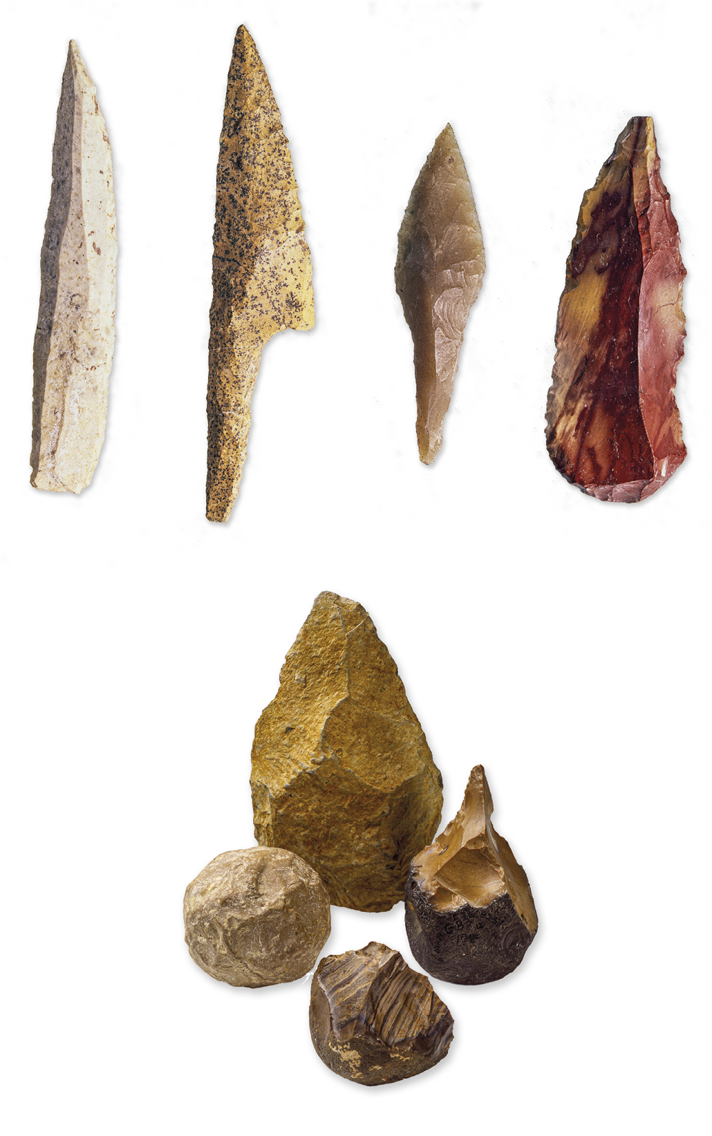 Fotografia. Diferentes artefatos de pedra. Na parte superior, lado a lado, quatro objetos pontiagudos, Na parte inferior, reunidos, quatro objetos redondos.