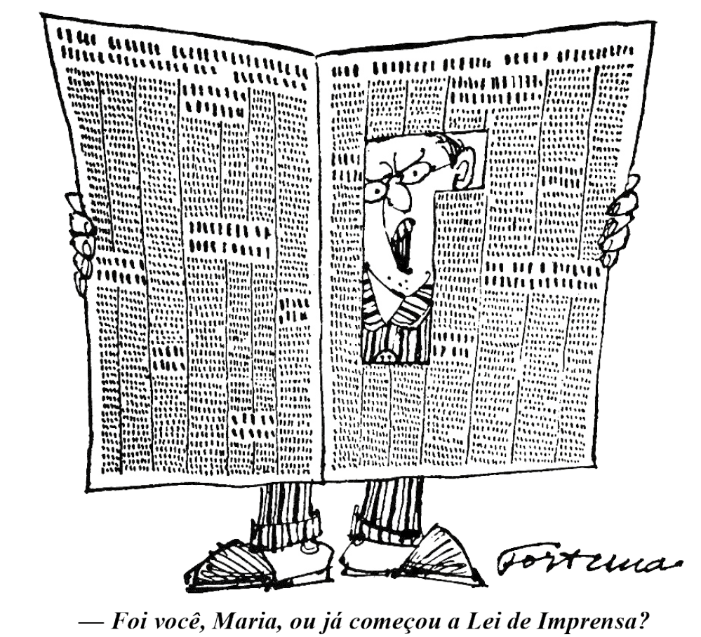Charge em preto e branco. Homem em pé segurando um jornal aberto na frente do corpo. Ele coloca o rosto em um buraco em uma das folhas do jornal, que foi recortado.